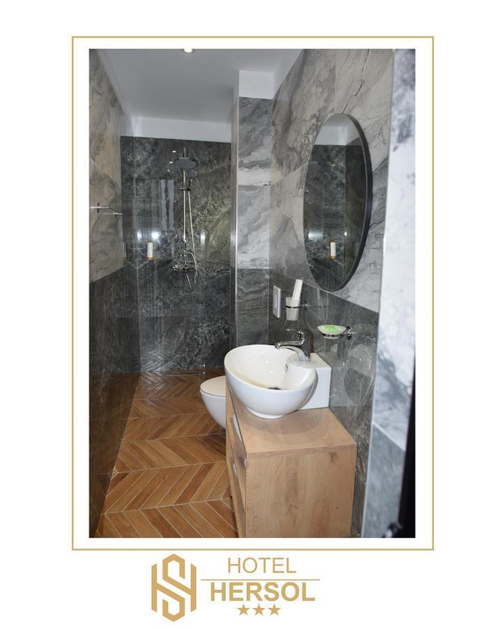 Hotel Hersol دراس المظهر الخارجي الصورة