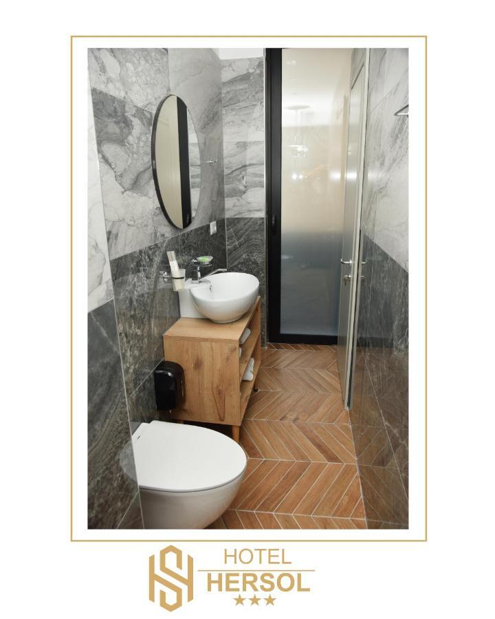 Hotel Hersol دراس المظهر الخارجي الصورة
